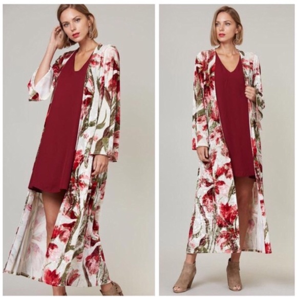 5 ⭐️Gorgeous Floral Velvet Duster - Picture 2 of 5